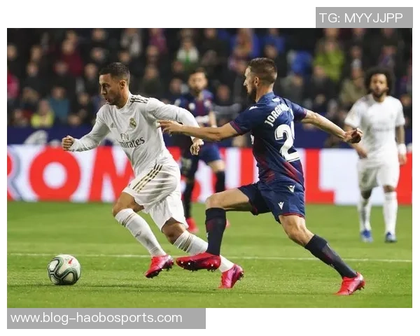 足球顶球点的秘密解析与技巧分享助你成为场上明星 足球顶球点的秘密解析与技巧分享助你成为场上明星